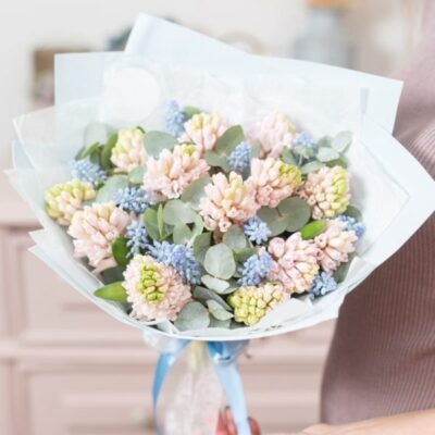 BQ018 Bouquet-Hyacinth-Silver Dollar Eucalyptus