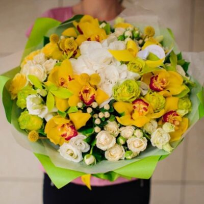 BQ005 Bouquet-Hydrangea-Cymbidium-Roses-Hypericum