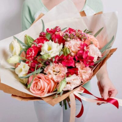 BQ004 Bouquet-Roses-Lisianthus-Carnations-Alstroemeria