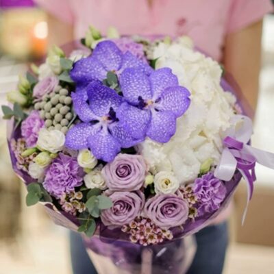 BQ011 Bouquet-Hydrangea-Roses-Carnations-Orchids