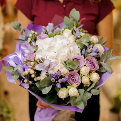 BQ025 Bouquet Rose Lisianthus Hydrangea Hypericum